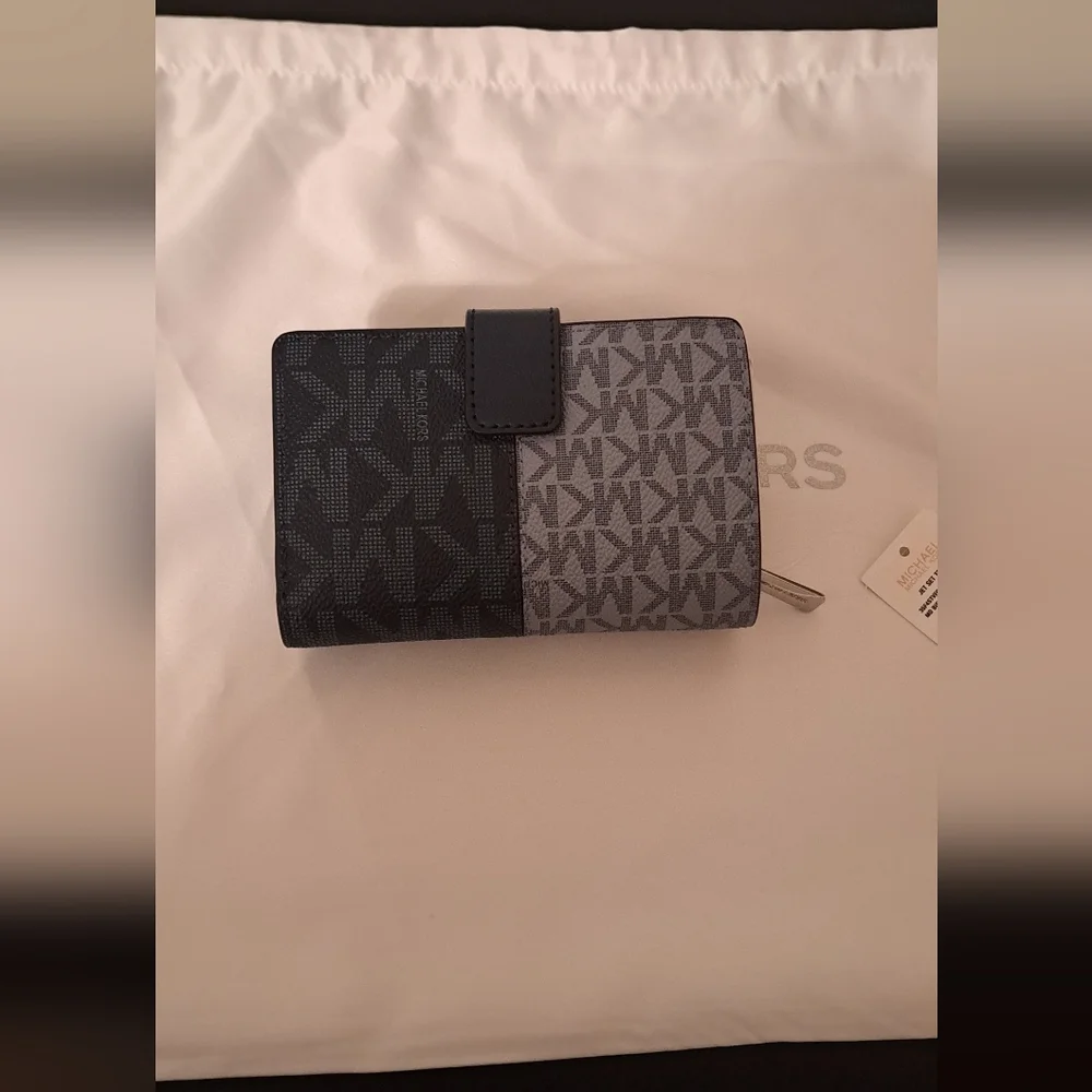 Michael Kors Men's Black Wallet NWT.  Dust Bag NWT included